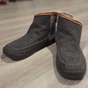 Sanuk Gray and Brown Ankle Boots